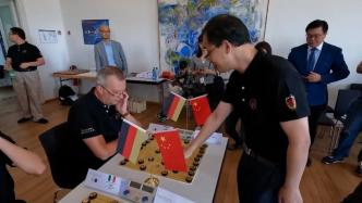 上海杯携中国象棋走出国门，外国选手对弈大师连呼幸运