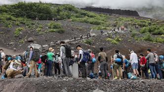 富士山客流量火爆 ，日本或将限制登山人数