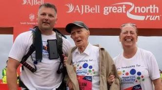 102岁的老人，完成了半程马拉松