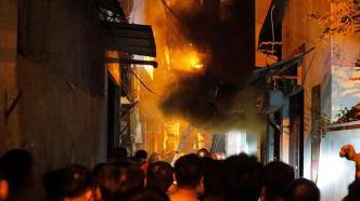 直击｜越南河内一公寓楼发生特大火灾，造成约40人死亡