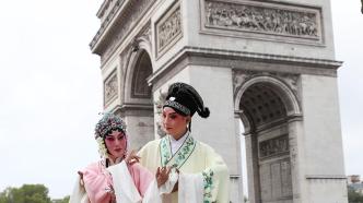 城事｜昆曲“快闪”巴黎，中华传统文化艺术绽放街头