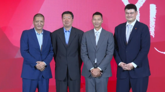 易建联宣布退役：感谢中国男篮“三大移动长城”到场合体
