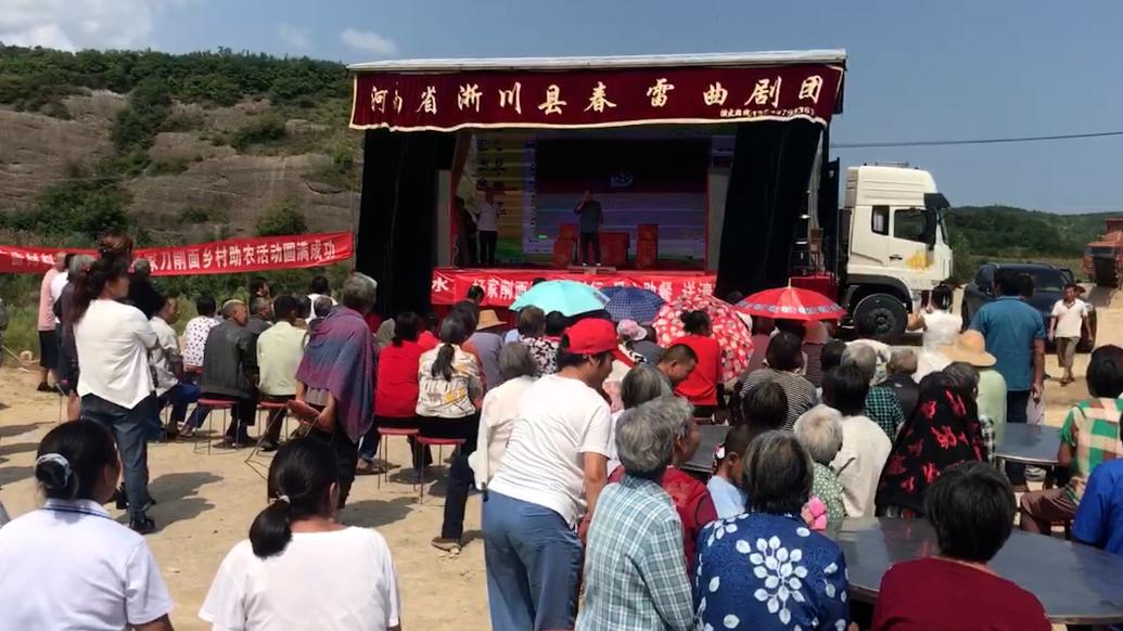 感恩家鄉(xiāng)，十堰“削面哥”花兩萬(wàn)回鄉(xiāng)露天擺席請(qǐng)鄉(xiāng)親看戲吃面