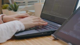 部分银行员工在线“求业绩”，社交、电商平台现灰色产业链