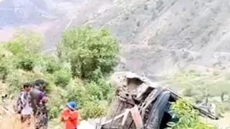秘鲁南部一客车坠崖致24人死亡