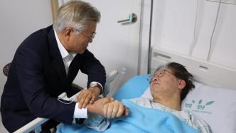 文在寅探望李在明劝其停止绝食：振作起来，准备长期战斗