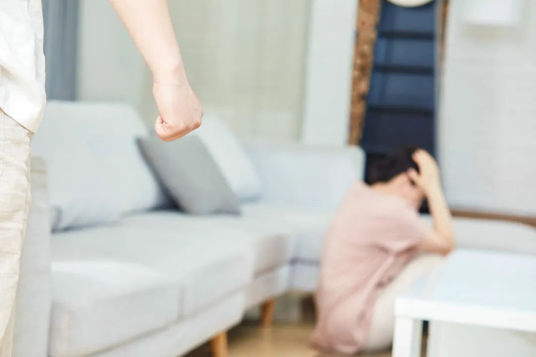 六旬儿子打伤八旬母亲，这起刑案的“最优解”如何破？