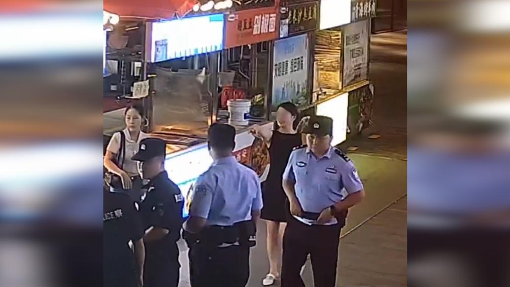 女子当街被袭胸，宜昌巡逻民警迅速擒“狼”