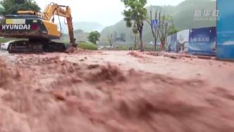 重庆巫山：抢险救灾，紧急转移受灾群众