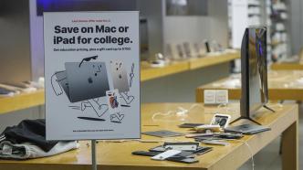 直击｜美国费城发生骚乱，苹果门店被抢走所有展示手机