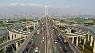“双节”前日广东高速车流达990.76万车次，再创新高