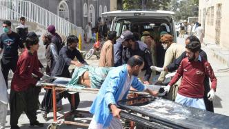 巴基斯坦今日发生两起自杀式爆炸袭击，至少57人死亡