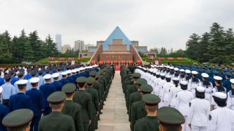 烈士纪念日，上海市党政军领导与各界群众代表向人民英雄敬献花篮