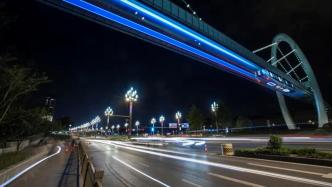 武漢保電小哥第一次看到光谷空軌被震撼：感受到國家的強(qiáng)大