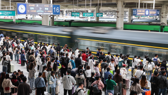 自中秋国庆黄金周运输启动以来，全国铁路累计发送人数破亿