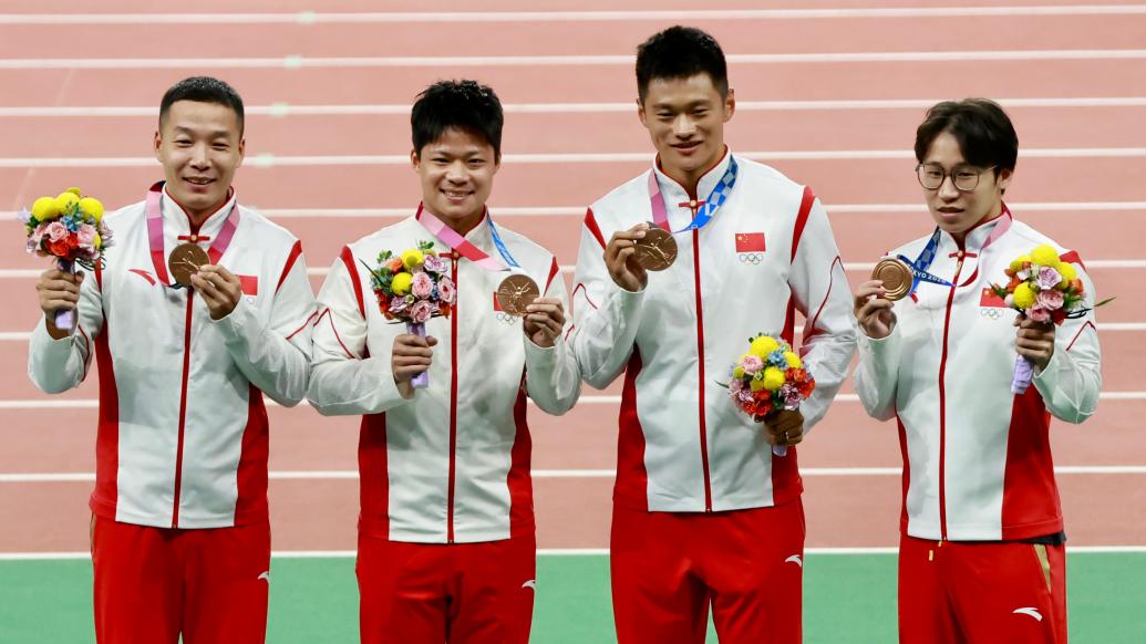 中国奥委会在杭州为中国队补颁东京奥运4×100米接力铜牌