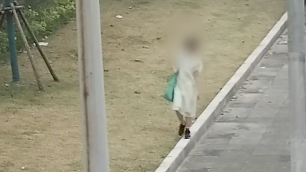 假期游玩卻被嘮叨學業,女孩因不滿父母說教“出走”