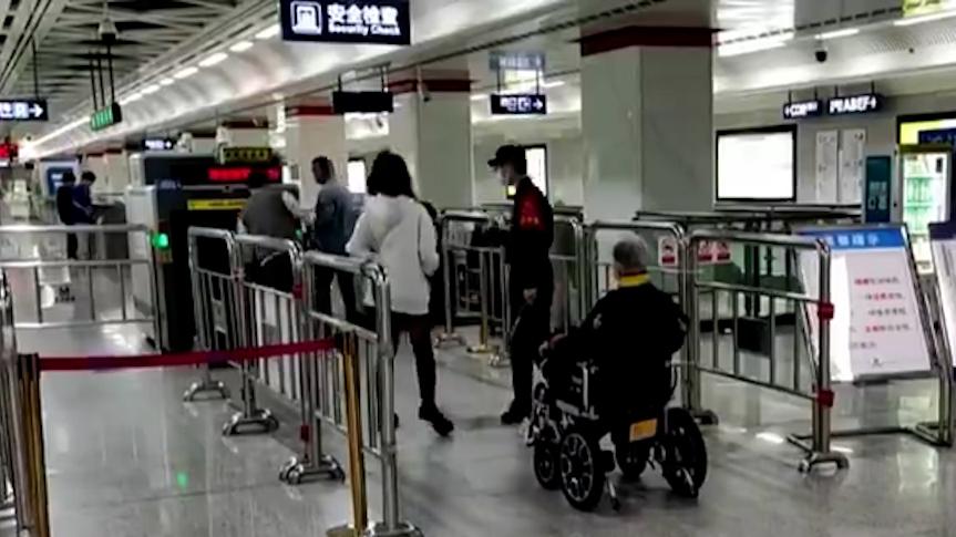 电动轮椅以前能进现在不行？武汉地铁回应属易燃易爆物品