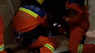 15名人员被困电梯，上海消防紧急救援