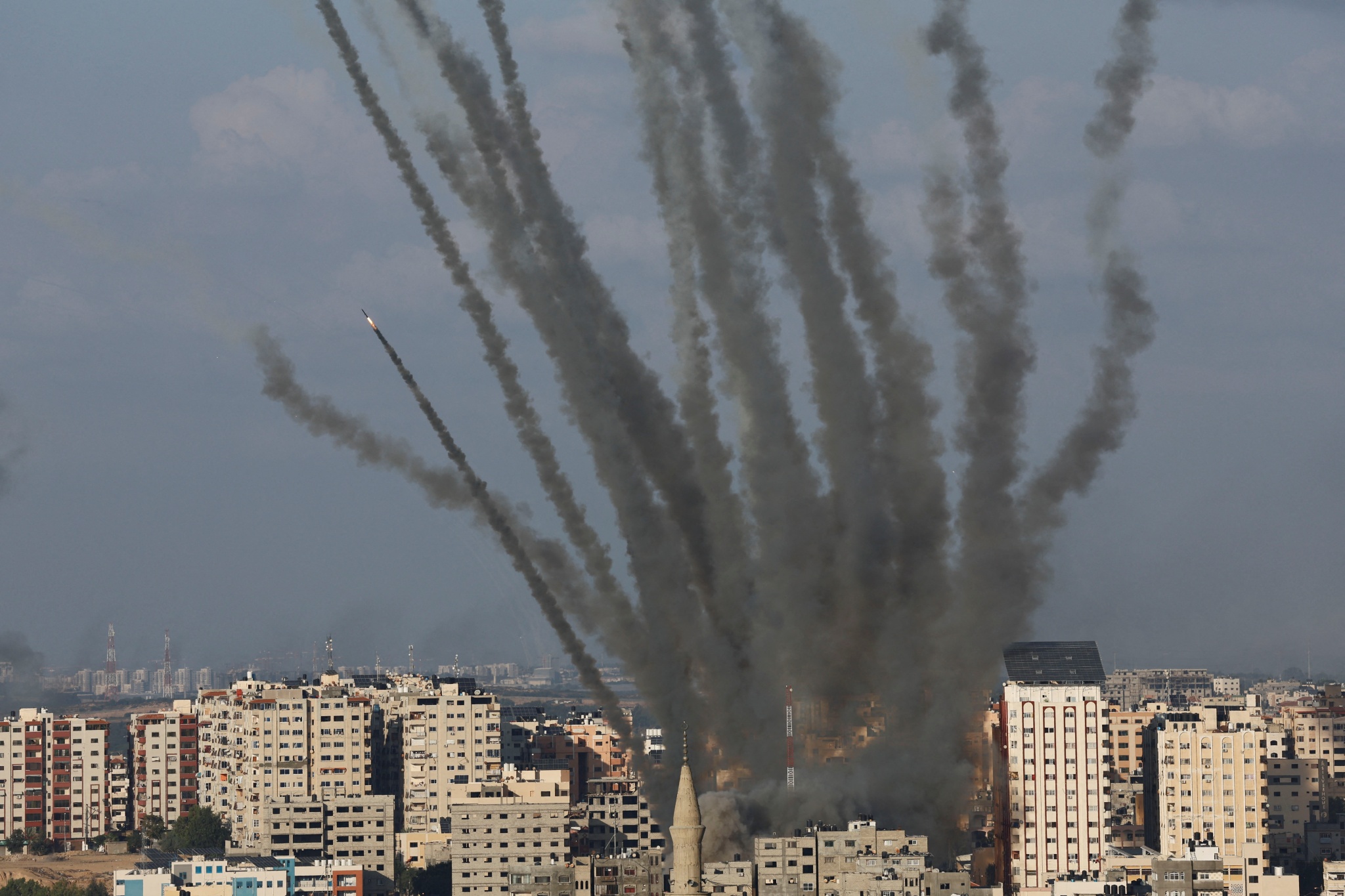 （国际）巴卫生部门：以军袭击加沙地带已造成超过8000人死亡_加沙城_新华社_城市