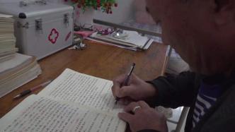 宿管大爷11年手写200多本日志，让学生体验回家的感觉