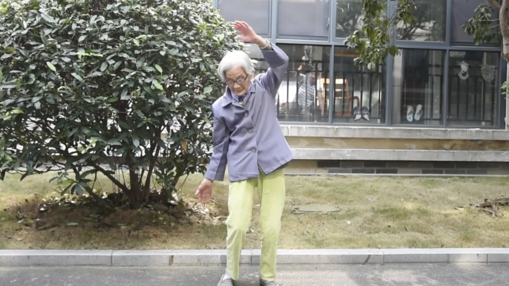 上海一103岁老人每天坚持做操，养生秘籍你都学会了吗？