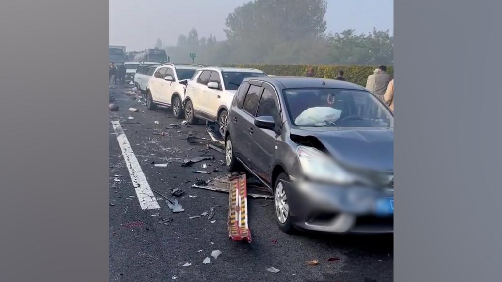 沈海高速公路因突发团雾致车辆相撞，致1死4伤