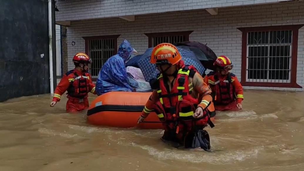 强降雨致村庄内涝，消防转移被困群众52人