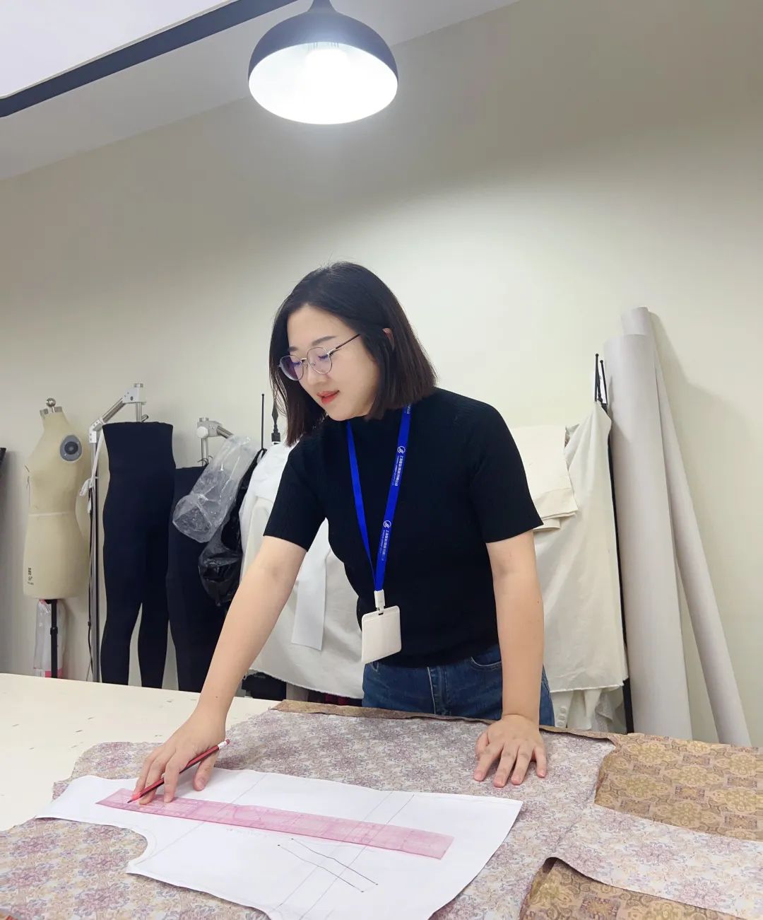 职业装也能这么美！上服集团设计师周翠华再次获奖