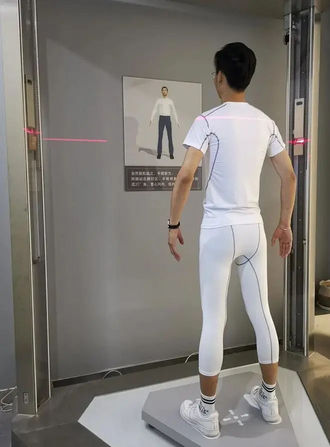 职业装也能这么美！上服集团设计师周翠华再次获奖