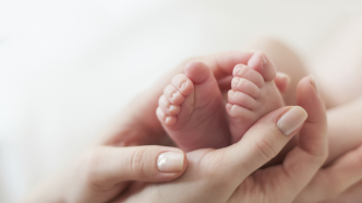 香港宣布将为每名在港出生的新生婴儿发放2万港元以鼓励生育