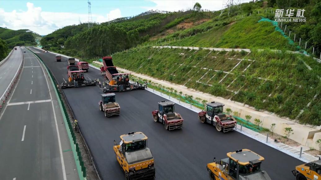 桂林至柳州高速公路改扩建项目全线隧道实现贯通