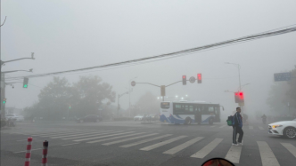 10月26日晨上海大雾，金山、崇明能见度不足100米
