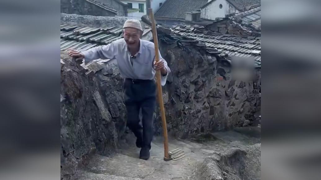 浙江107岁长寿老人坚持每天上山种地