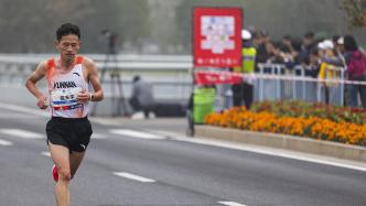 3万人参赛北京马拉松，陈天宇2小时08分11秒位列第七