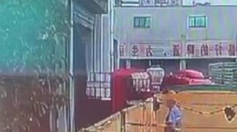 山东平度官方通报“青岛啤酒三厂小便事件”：装卸工人被行拘
