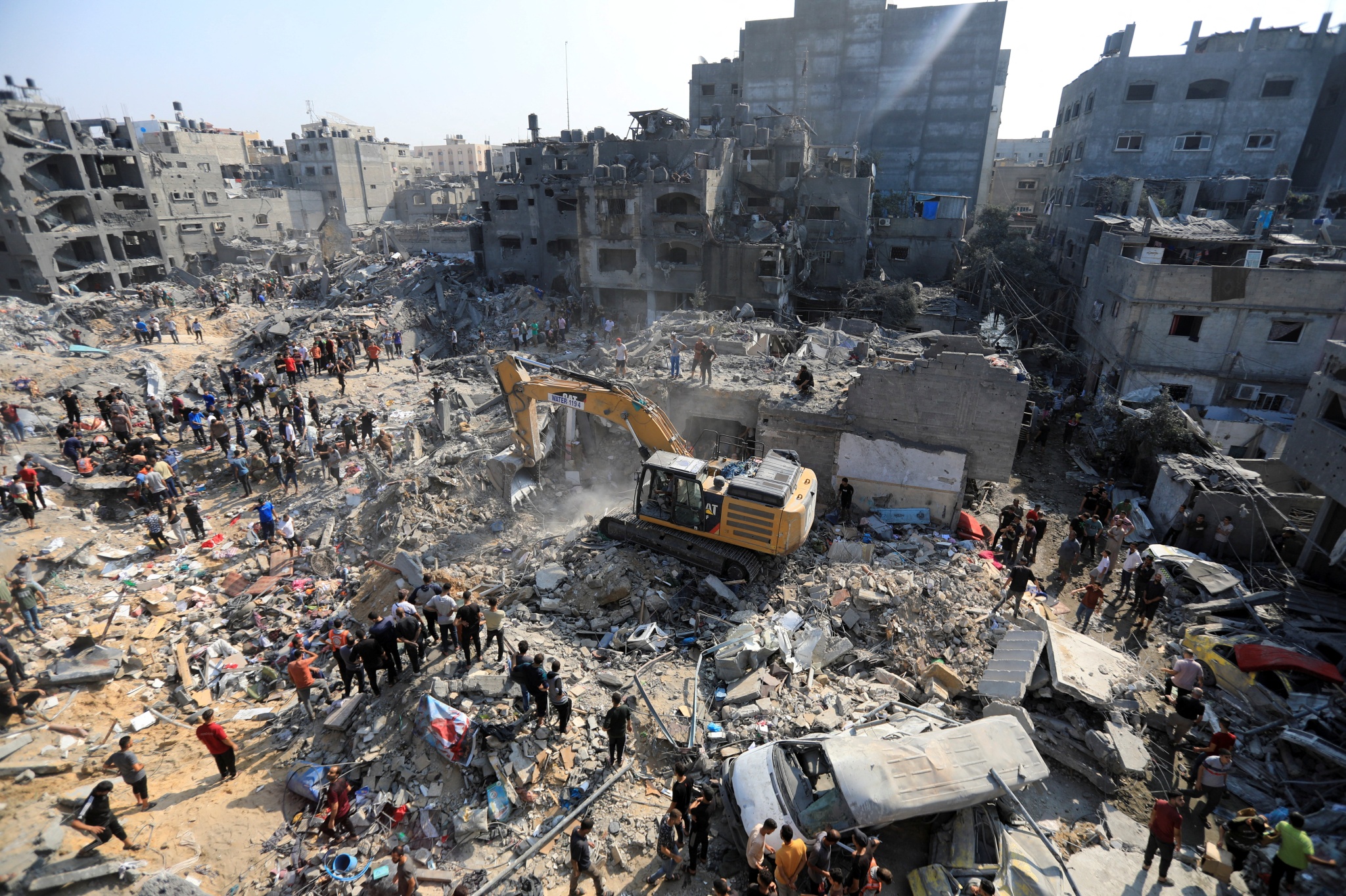 以军承认空袭哈马斯目标时误致平民伤亡_加沙地带_难民营_新华社