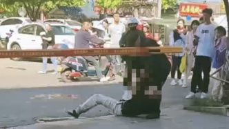 襄阳南漳县两名老人当街扭打一人被刀刺死，警方介入调查