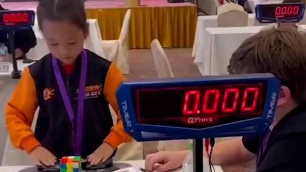 6岁中国女孩破魔方世界纪录