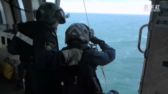 海上人员遇险，直升机成功救助