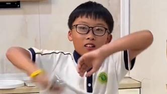有點酷！9歲男孩耍雙節(jié)棍動作行云流水