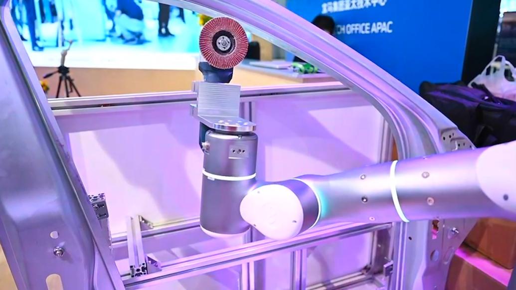 进博直击|自适应机器人变身柔性打磨“老师傅”