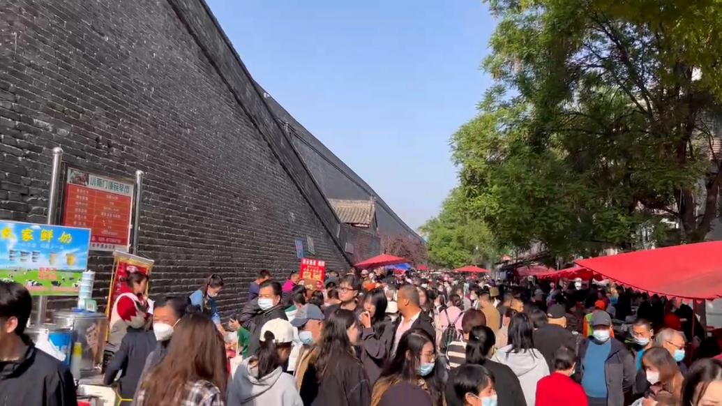 西安网红“打卡点”小南门早市暂时休市，街道办：根据摊贩管理办法做整体摸排 七环视频 澎湃新闻 The Paper