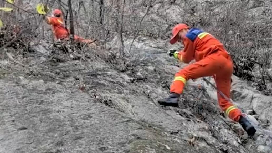 这场救援他们跋山涉水用了16个小时