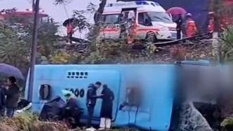 桂林兴安警方：大巴侧翻致2死6伤，单方交通事故司机被控制