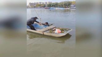 68岁河道保洁员发现男子坠河，划船赶到施救