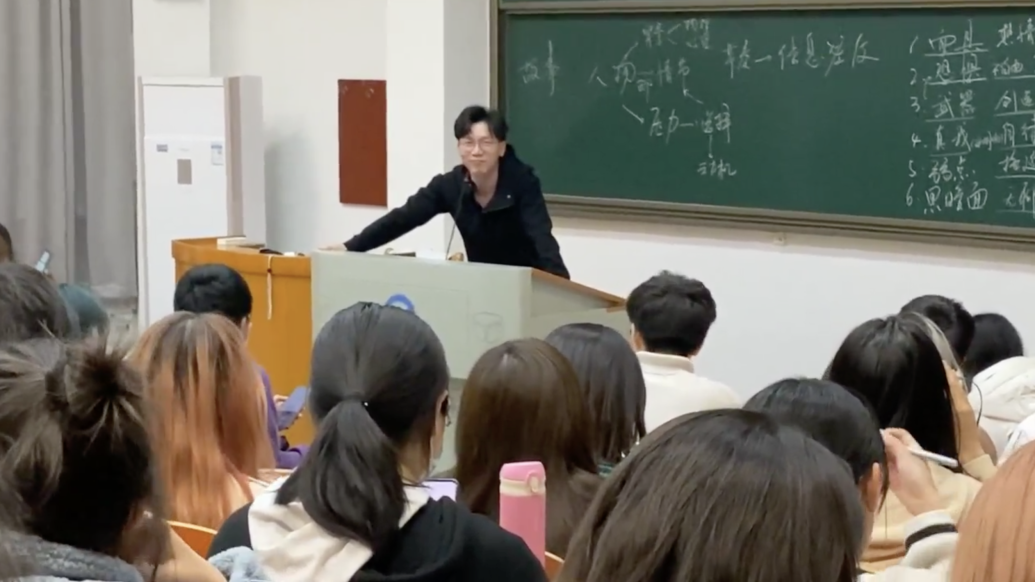 如何吸引高校生“坐前排”？教授：备课下功夫，要让学生获得参与感