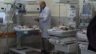 加沙地带希法医院早产儿抵达埃及，早产儿母亲百感交集