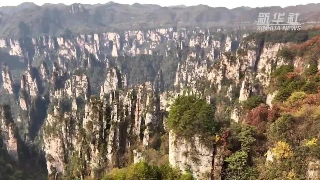 湖南張家界:色彩斑斕染峰林