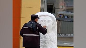 大雪过后，幼儿园保安做“狮身人面像”雪雕